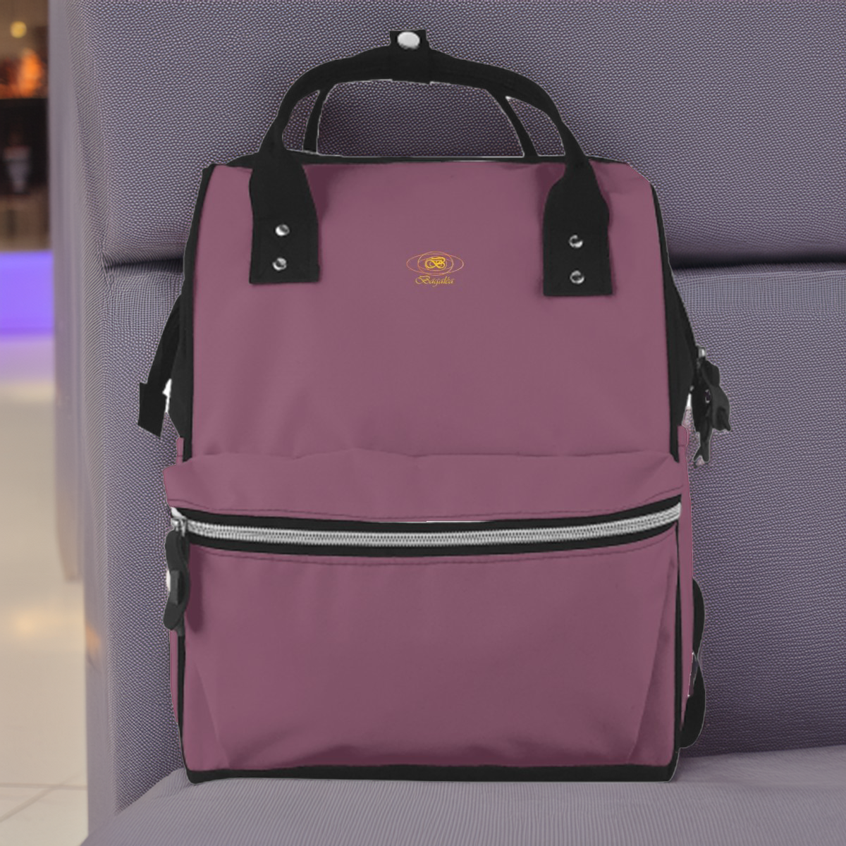Ce sac à dos unisexe est disponible en plusieurs coloris tendance : sac à dos rouge, sac à dos prune, sac à dos bleu canard… De quoi ravir tous les styles ! Son format ergonomique et ses multiples poches le rendent idéal pour une utilisation quotidienne.